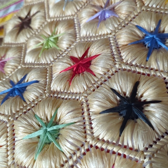 Vintage plastic canvas happy purse - Picture 3 of 12